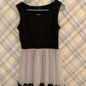 Cute polkadot dress with small back cutout